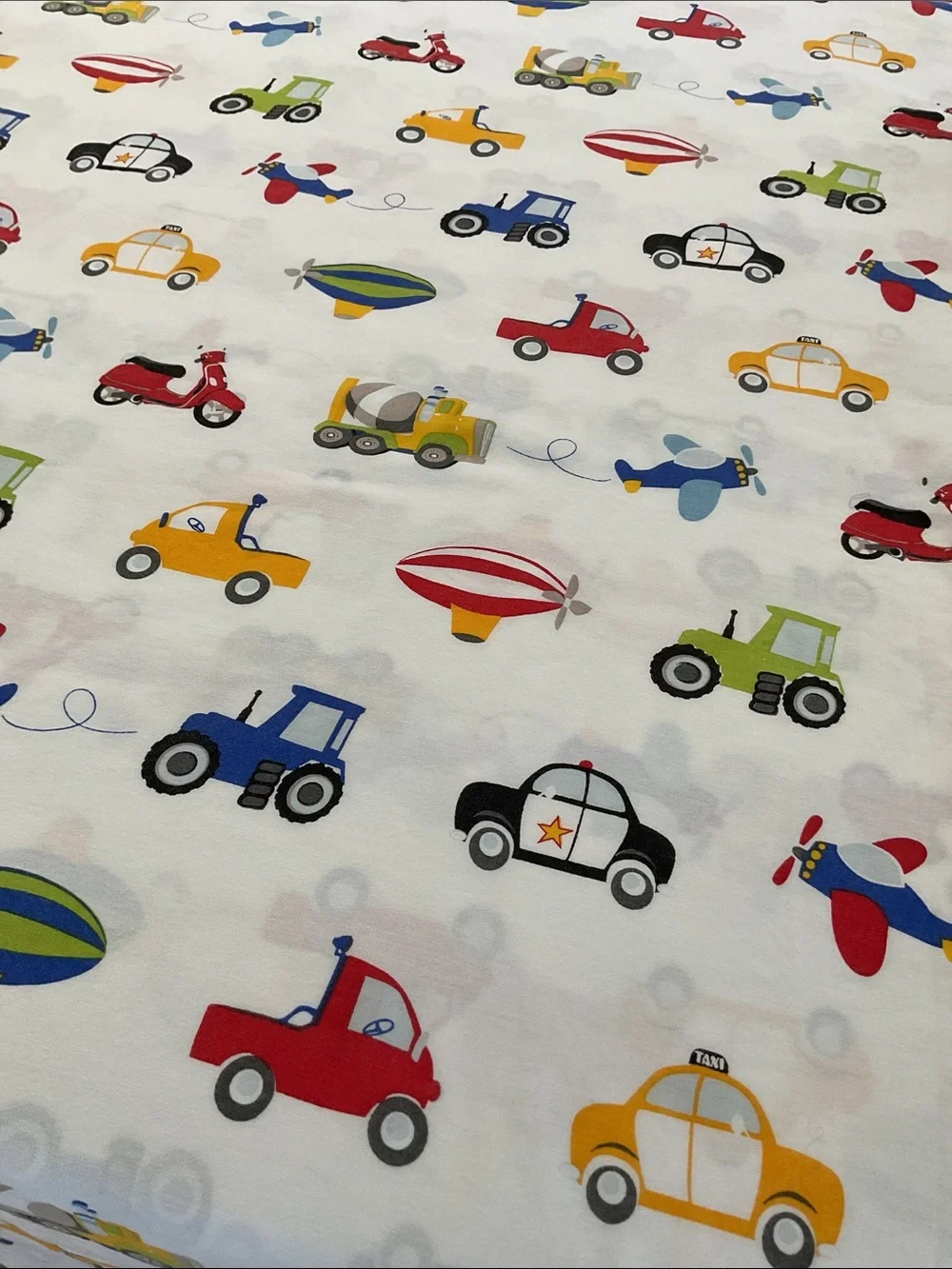 🚘 Dream Factory top flat sheet with pillowcase.